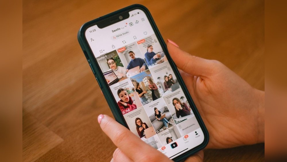 “Filmora Vs Veed: Which Is Better for Content Creators?”